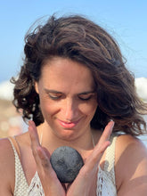 Cargar imagen en el visor de la galería, Alma de luna y otros eclipses, de Rocío Zalve